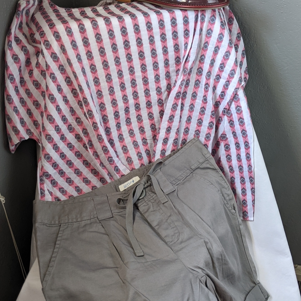 Lightweight Button Cuff Cargo Shorts - image 4